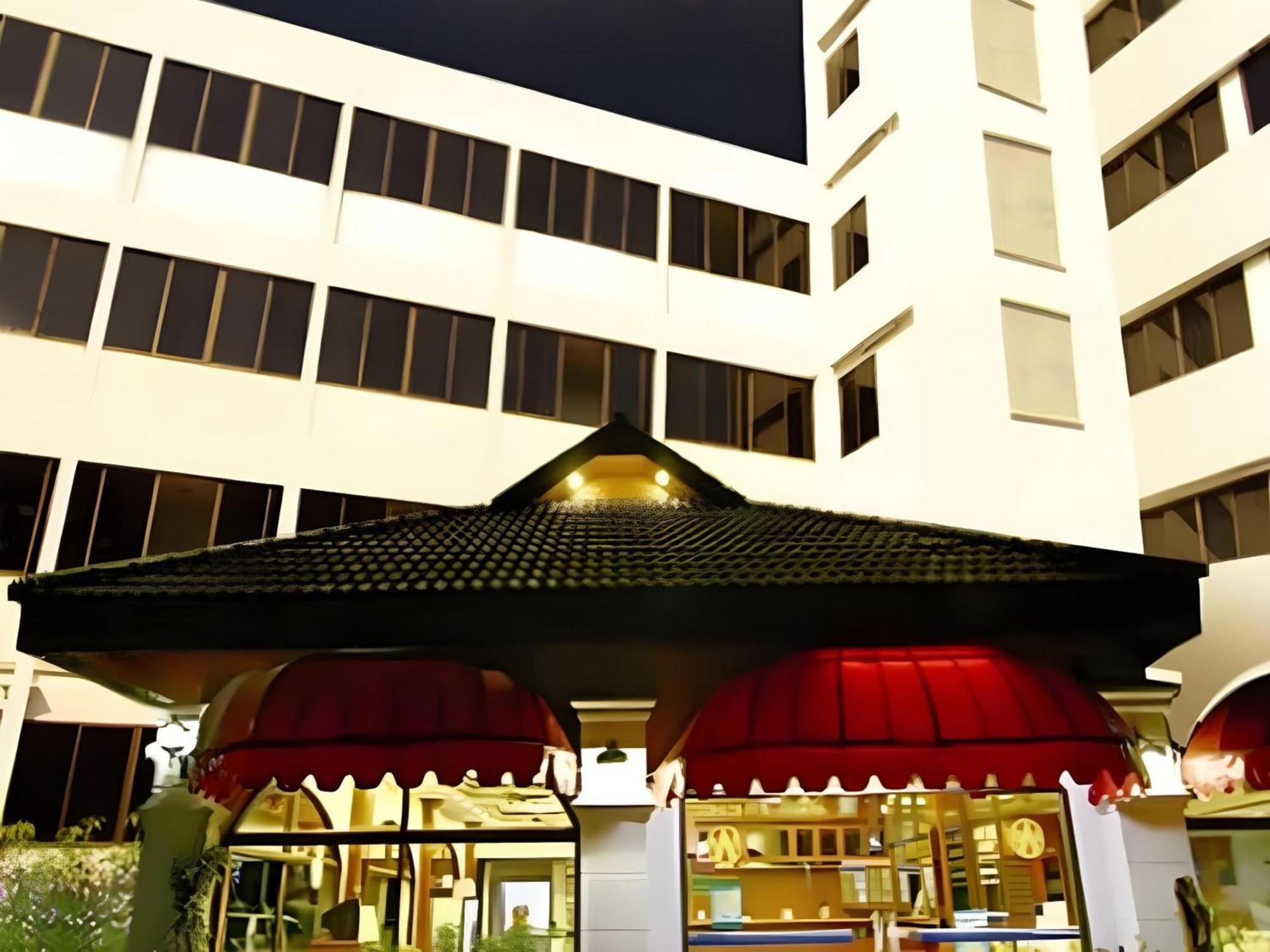 Super Oyo 1096 Winner Inn Hotel Чиангмай Экстерьер фото