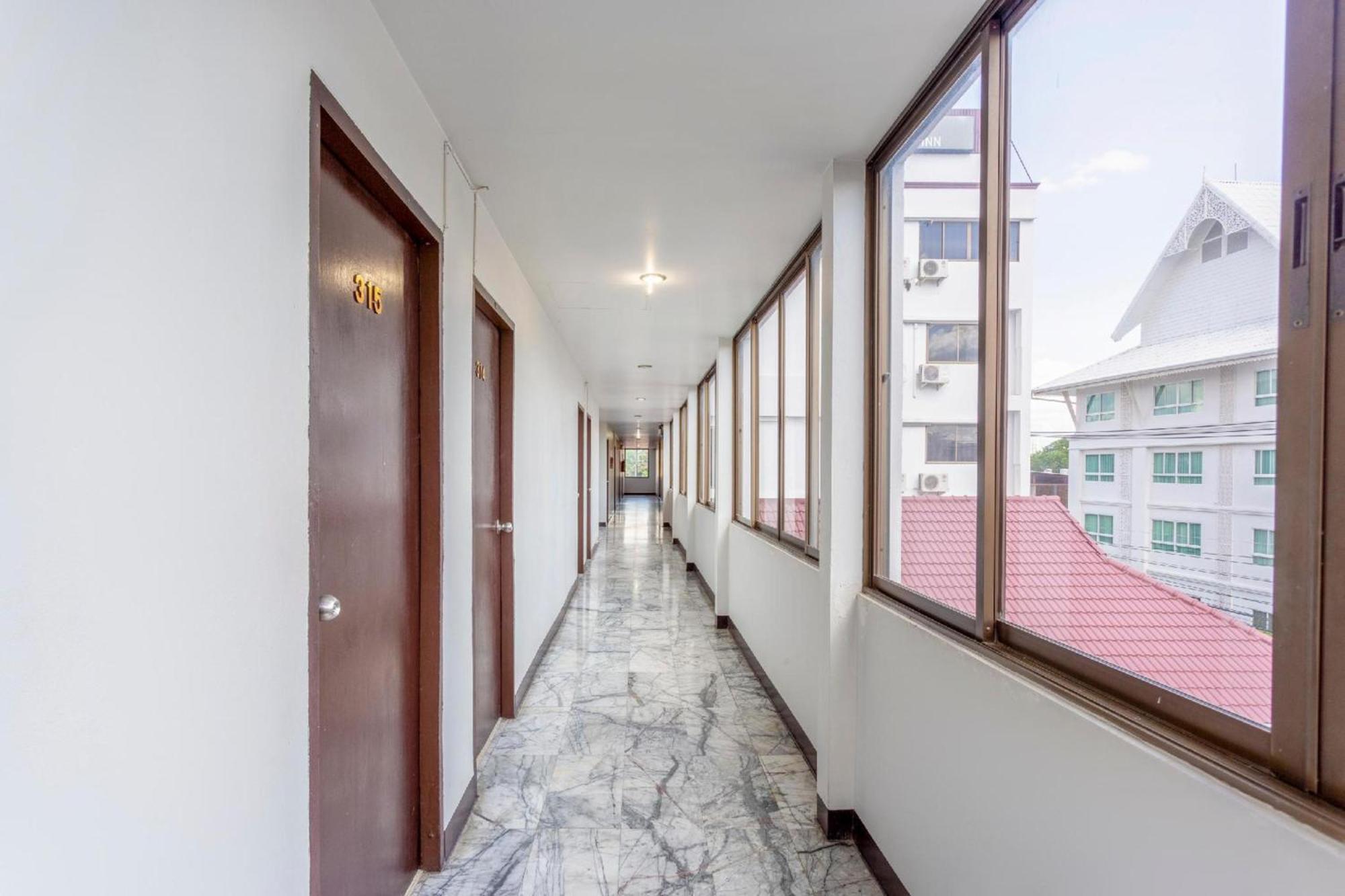 Super Oyo 1096 Winner Inn Hotel Чиангмай Экстерьер фото